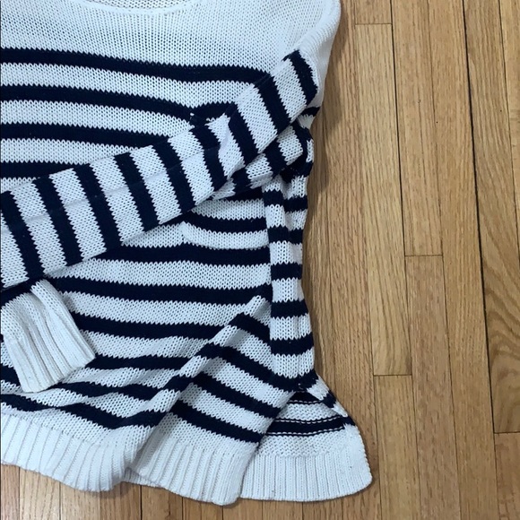 American Eagle knit white and navy sweater - Picture 4 of 4